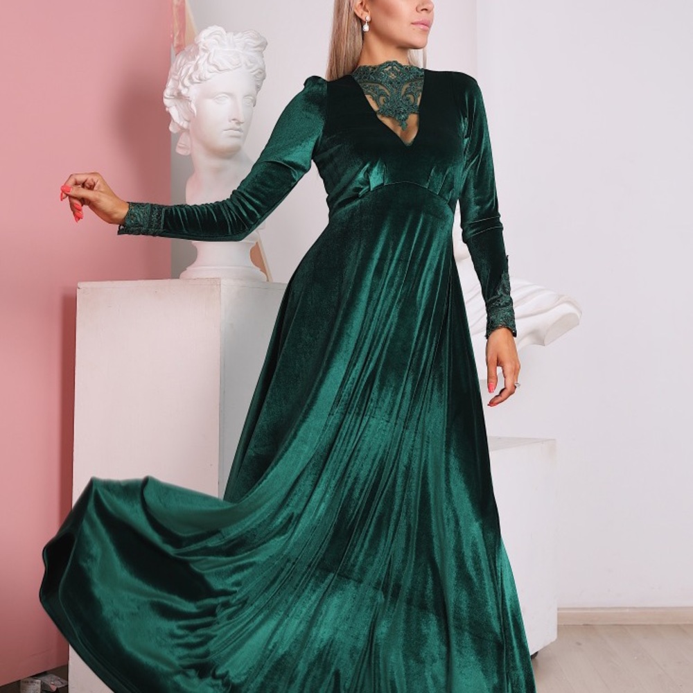❗️NEW❗️Emerald Green Long Sleeve Velvet  Dress